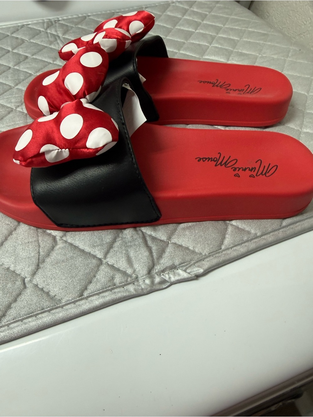 Minnie Mouse Red Polka Dot Bow Slide